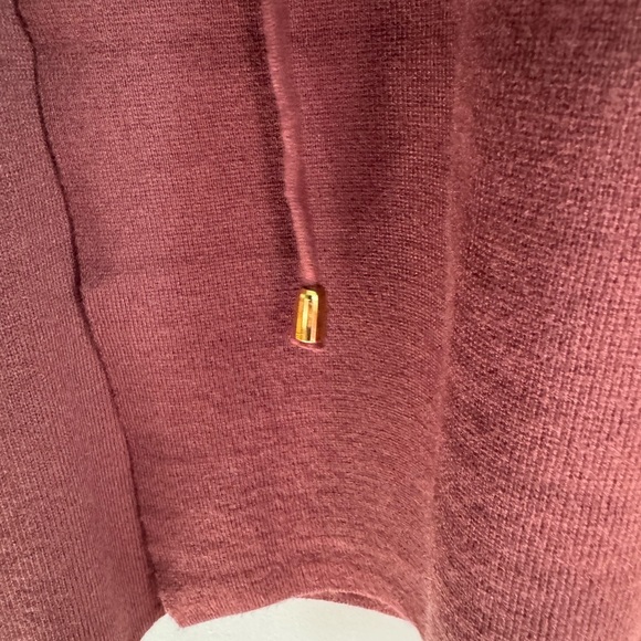 🌺Long Calligraphie Burgundy Sweater NWOT Large With Pockets - Picture 3 of 6